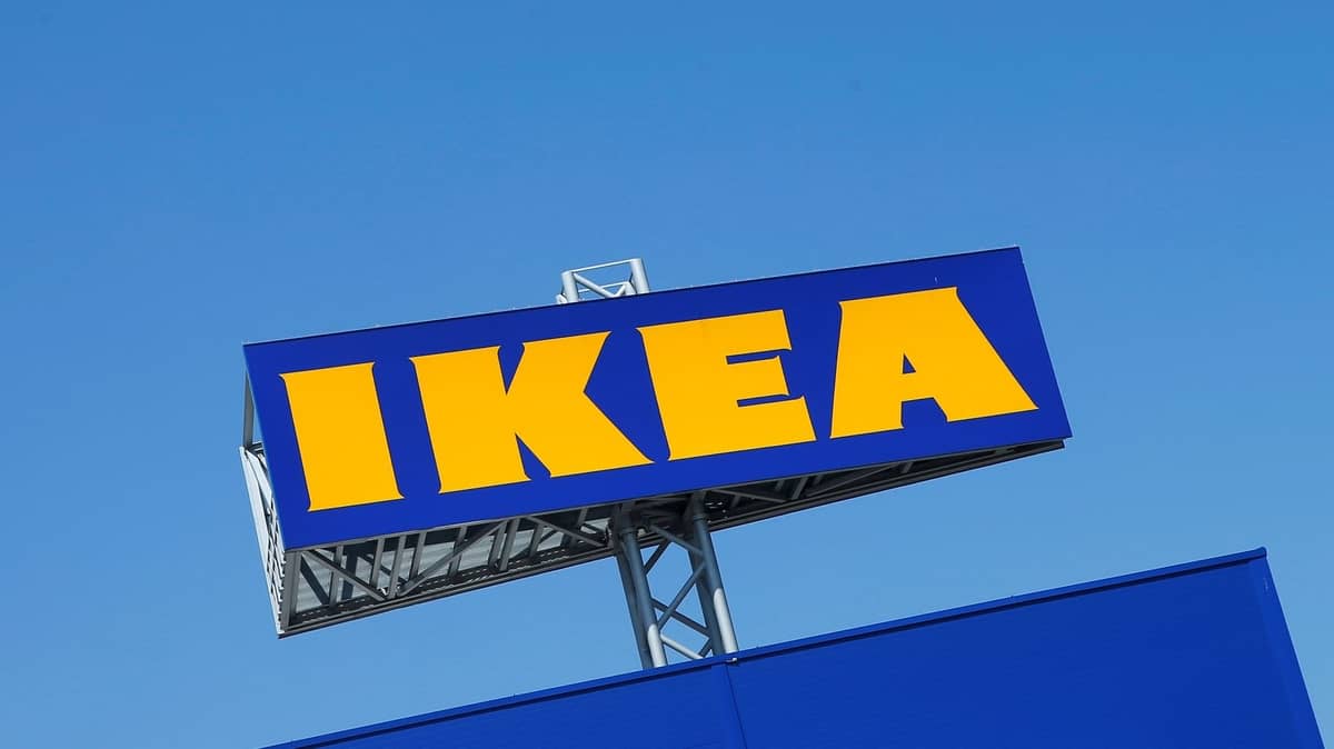 Мэр Франции извиняется за обещание тысяч рабочих мест в IKEA в первоапрельской шутке