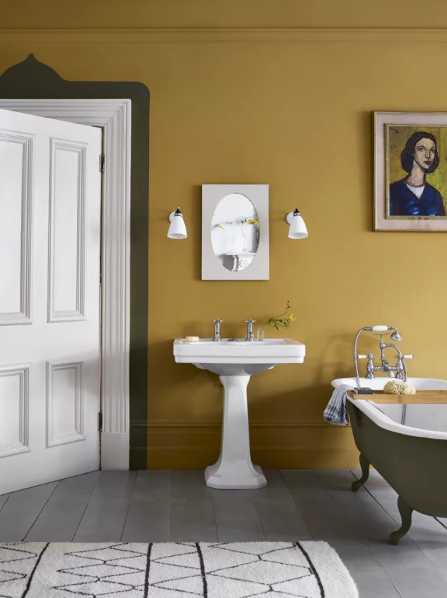 Желтый с зеленым на стенах ванной
